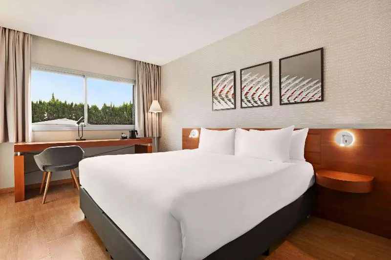 キングサイズベッドのスタンダードルーム, Ramada By Wyndham Valencia Almussafes