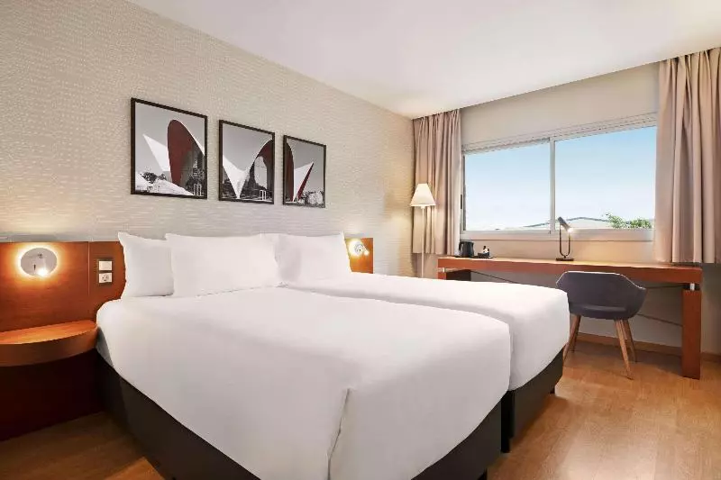プールビュースタンダードルーム, Ramada By Wyndham Valencia Almussafes