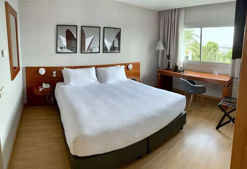 ダブルベッドスタンダードルーム, Ramada By Wyndham Valencia Almussafes