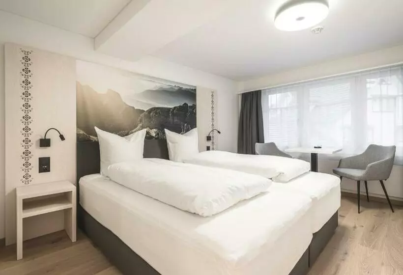 Standard Room, Traube Restaurant &