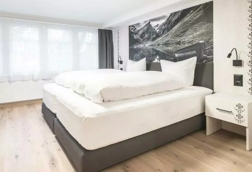 Standard Room, Traube Restaurant &