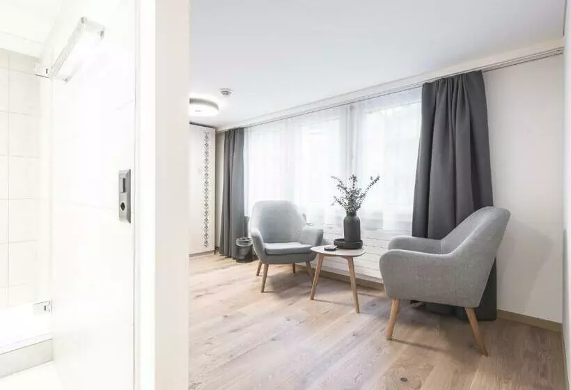 Standard Room, Traube Restaurant &