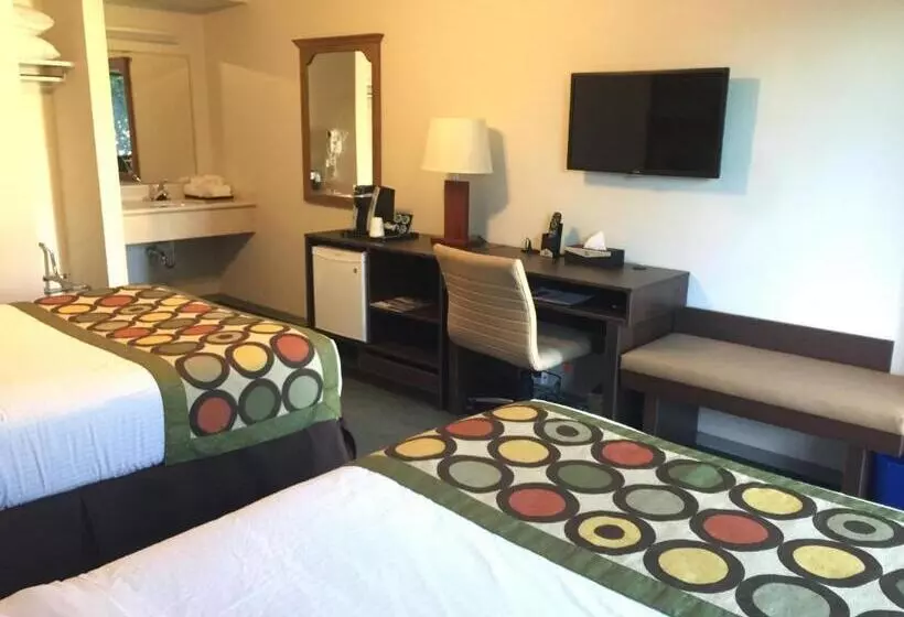 اتاق استاندارد با 2 تخت دوبل, Super 8 By Wyndham Kelowna Bc