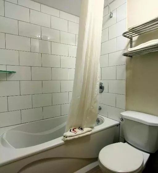 اتاق استاندارد با تخت بزرگ, Super 8 By Wyndham Kelowna Bc