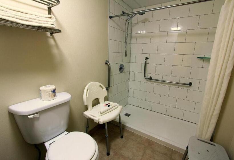 适合残疾人使用的标准间, Super 8 By Wyndham Kelowna Bc