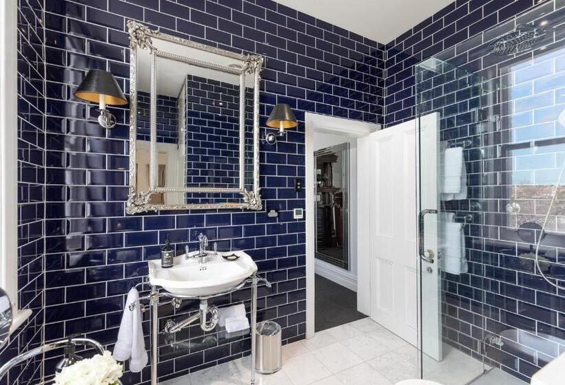 جناح, Delgattie Estate