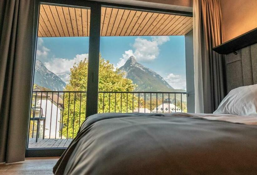 اتاق لوکس, Soča