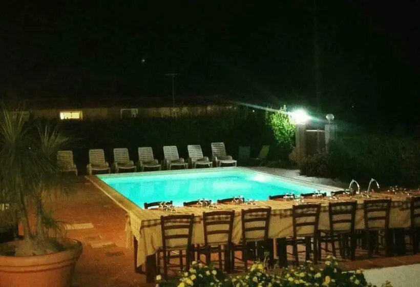 プールビュースタンダードルーム, Locanda Rurale Santa Marta