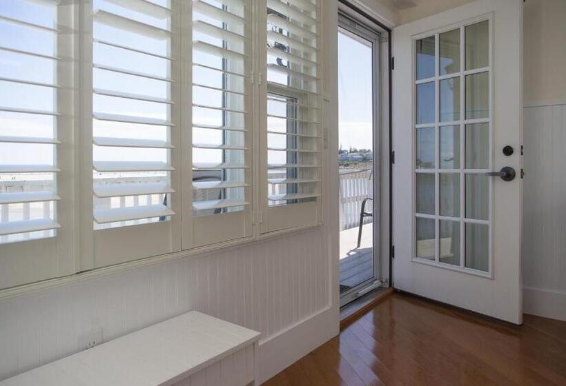 스탠다드 스튜디오 바다 전망, Marginal Way House