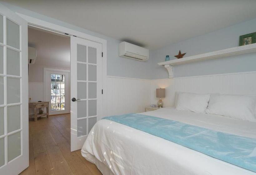 디럭스 룸 킹사이즈 침대, Marginal Way House