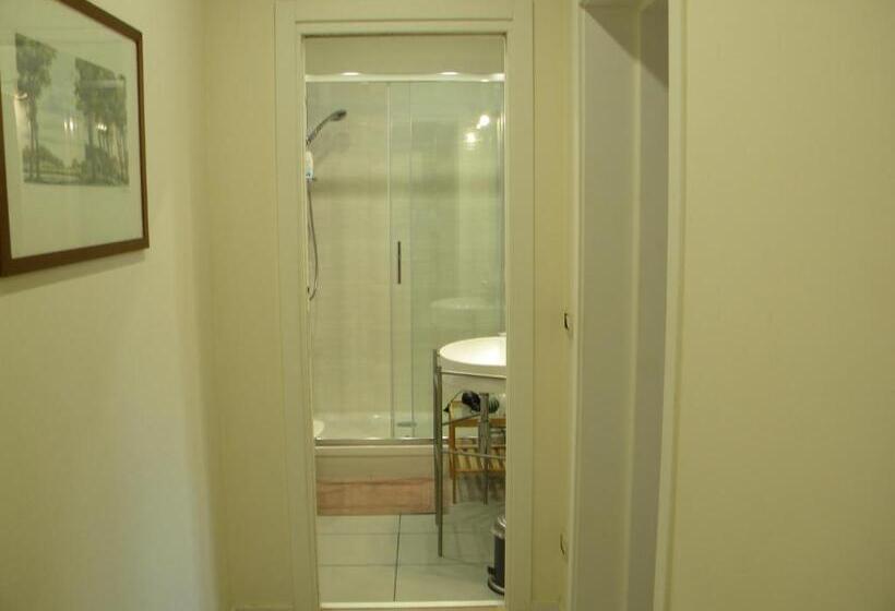 バス共有のスタンダードルーム, Abitaroom