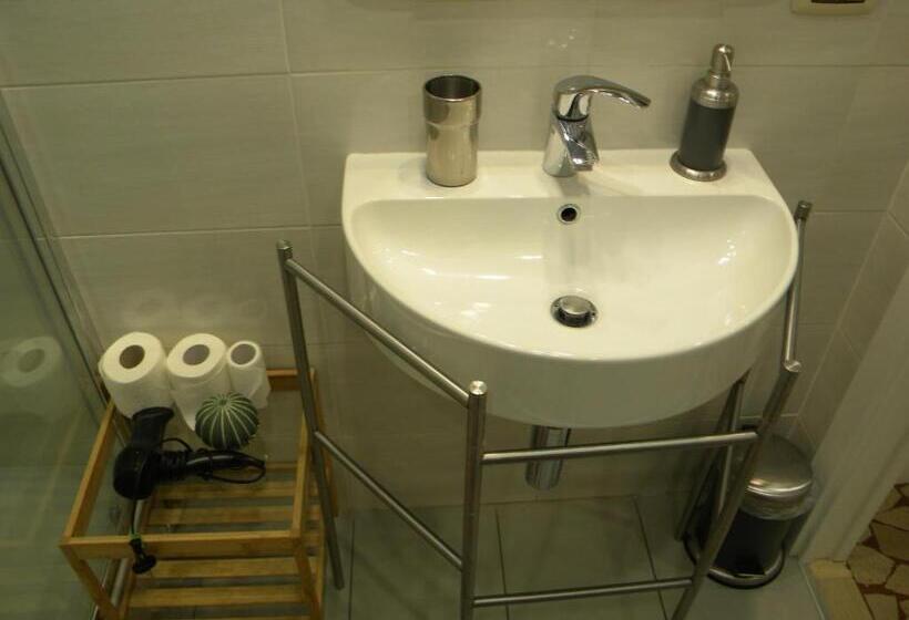 バス共有のスタンダードルーム, Abitaroom