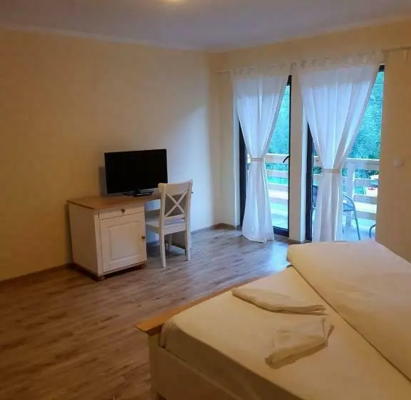 اتاق استاندارد با تخت بزرگ, Guest House Carpathia