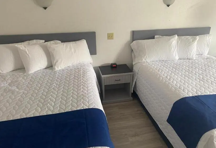 デラックスルーム, Thunderbird Motel