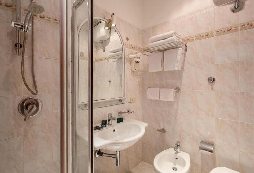 Habitación Estándar, Sonya