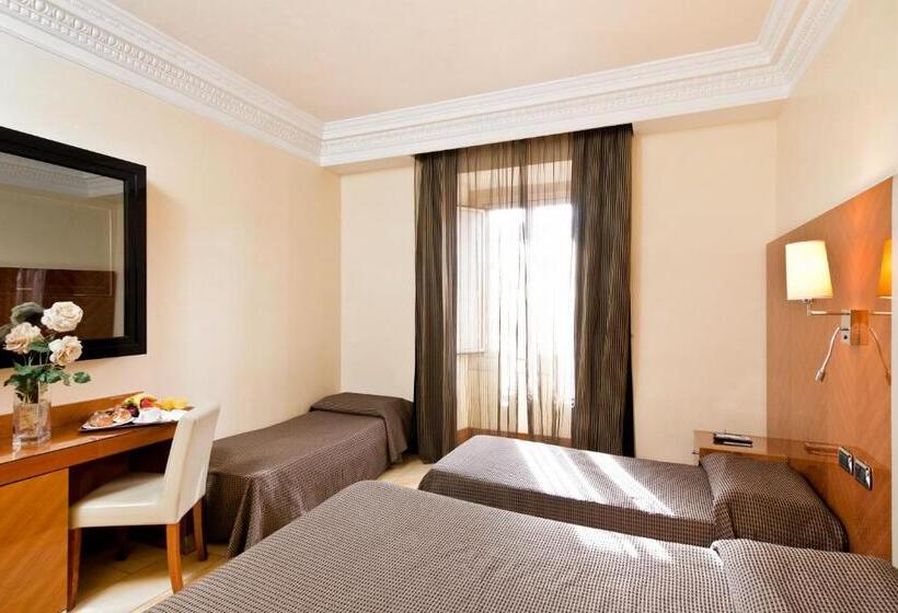 Habitación Triple Estándar, Sonya