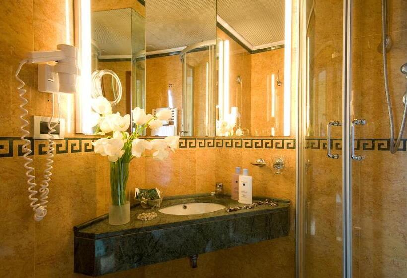 Habitación Triple Estándar, Sonya