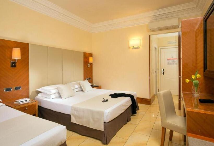 Habitación Triple Estándar, Sonya