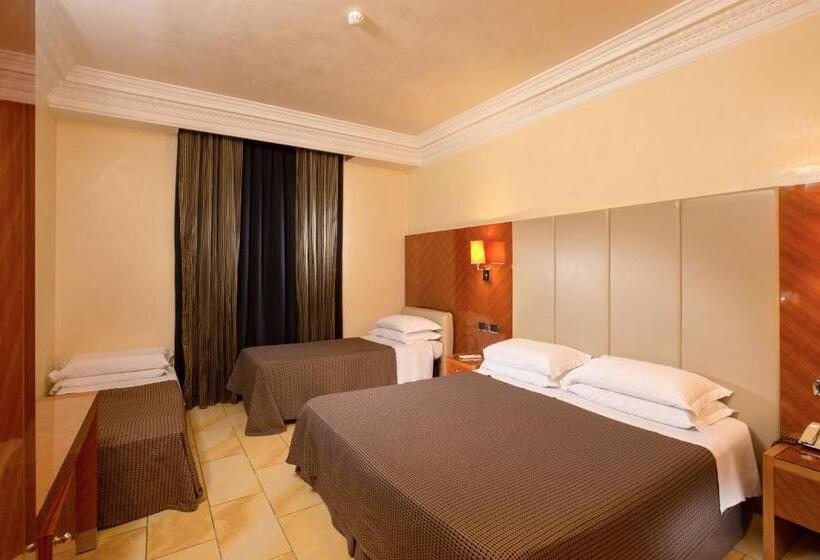 Habitación Triple Estándar, Sonya