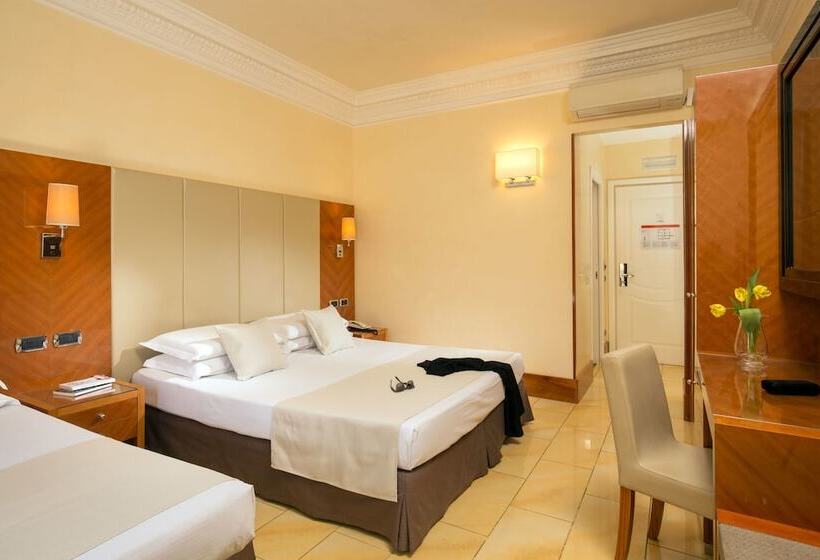 Habitación Triple Estándar, Sonya