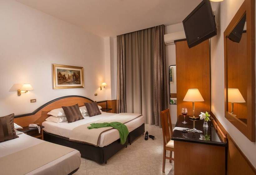 Habitación Triple Estándar, Sonya