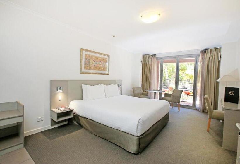 اتاق اجرایی با تخت بزرگ, Stay At Alice Springs