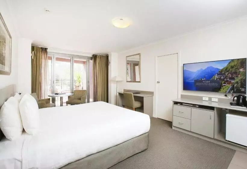 اتاق اجرایی با تخت بزرگ, Stay At Alice Springs