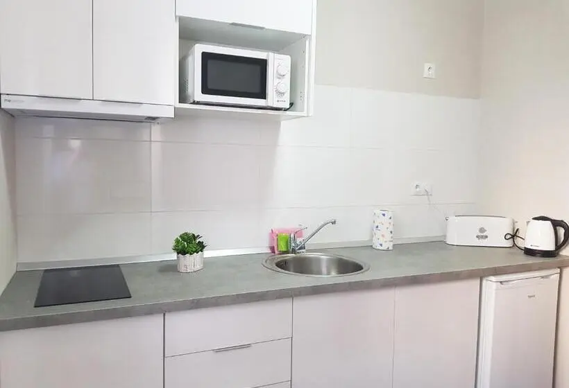 استودیوی استاندارد, Apartamentos Alhambra Granada 3000