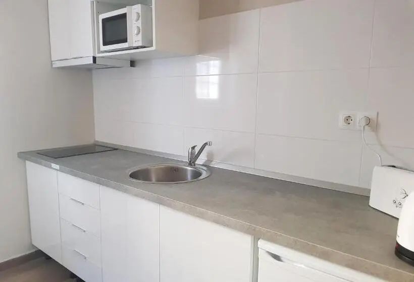 استودیوی استاندارد, Apartamentos Alhambra Granada 3000