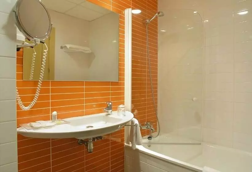 スタンダードトリプルルーム, Blu Hotel Pamplona