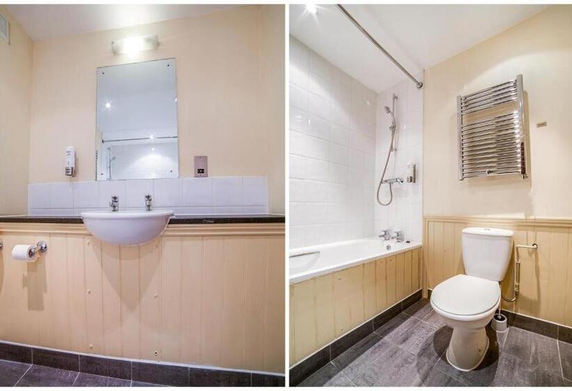 ファミリールーム, The Bridge House