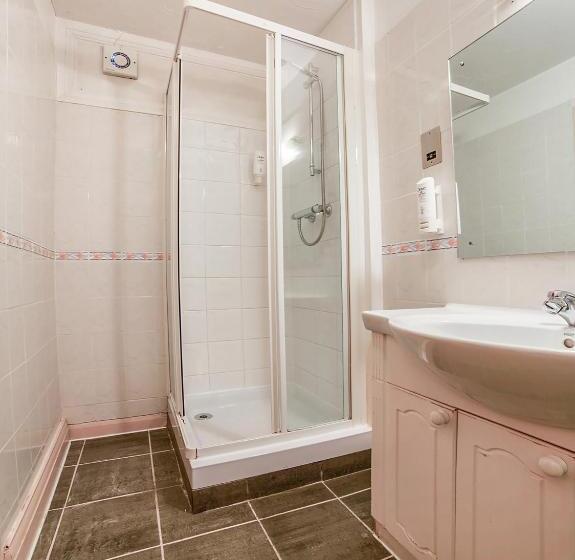 ファミリールーム, The Bridge House