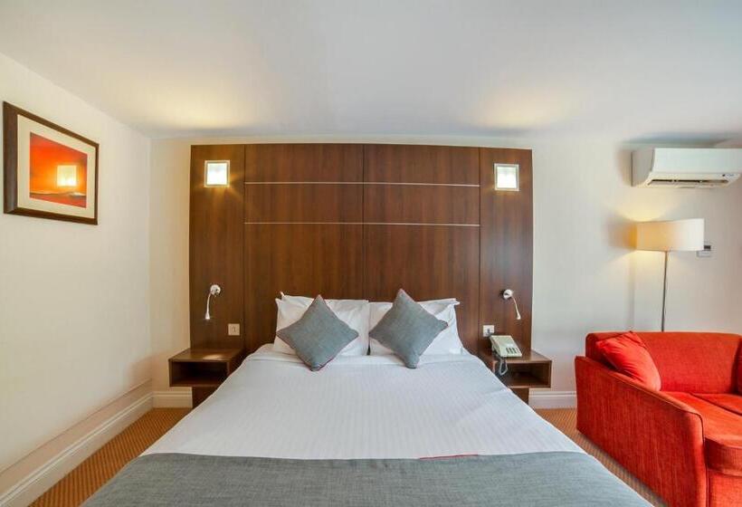 ファミリールーム, The Bridge House