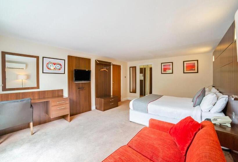 ファミリールーム, The Bridge House