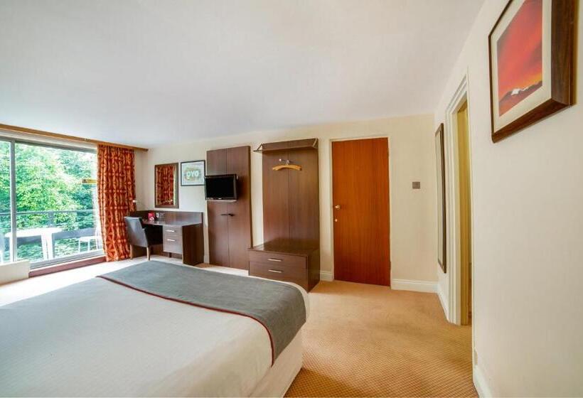 ファミリールーム, The Bridge House