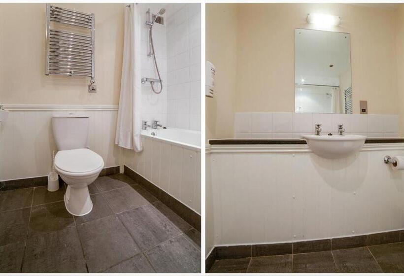 デラックストリプルルーム, The Bridge House