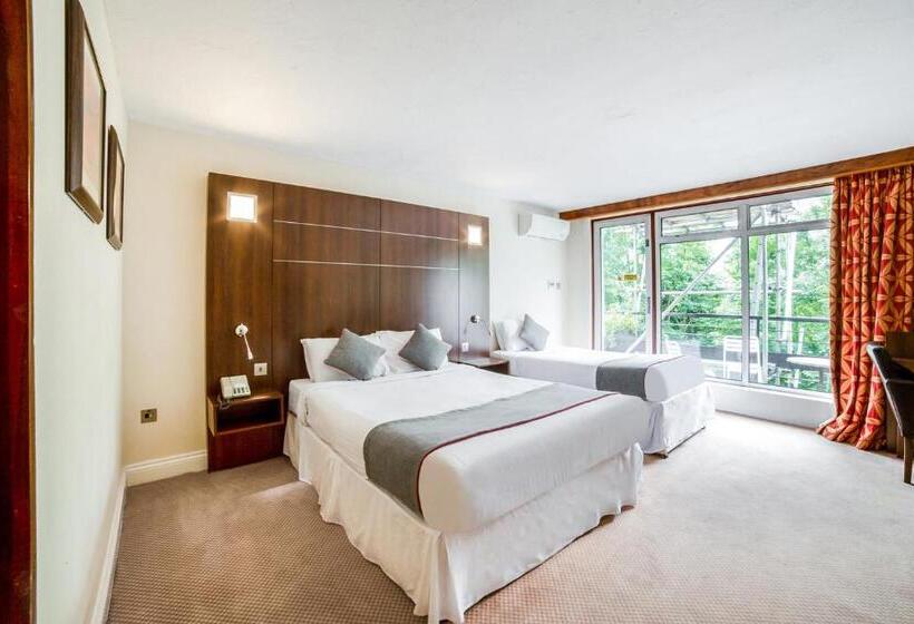 デラックストリプルルーム, The Bridge House