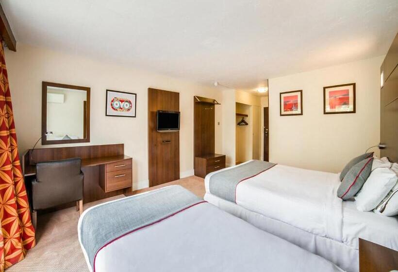 デラックストリプルルーム, The Bridge House