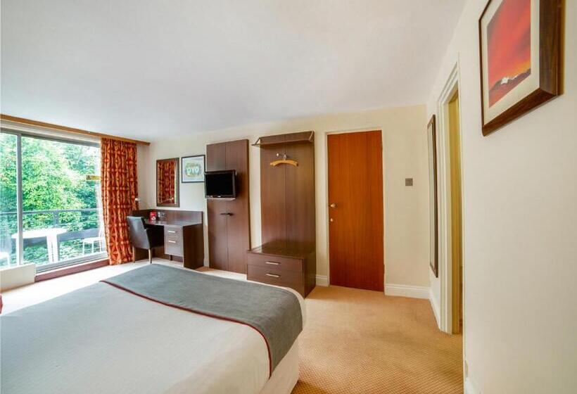 ファミリールーム, The Bridge House