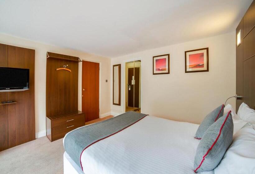 ファミリールーム, The Bridge House