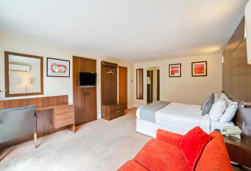 ファミリールーム, The Bridge House