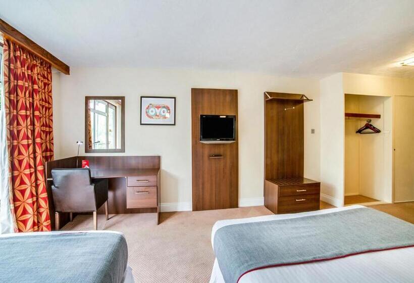 デラックストリプルルーム, The Bridge House