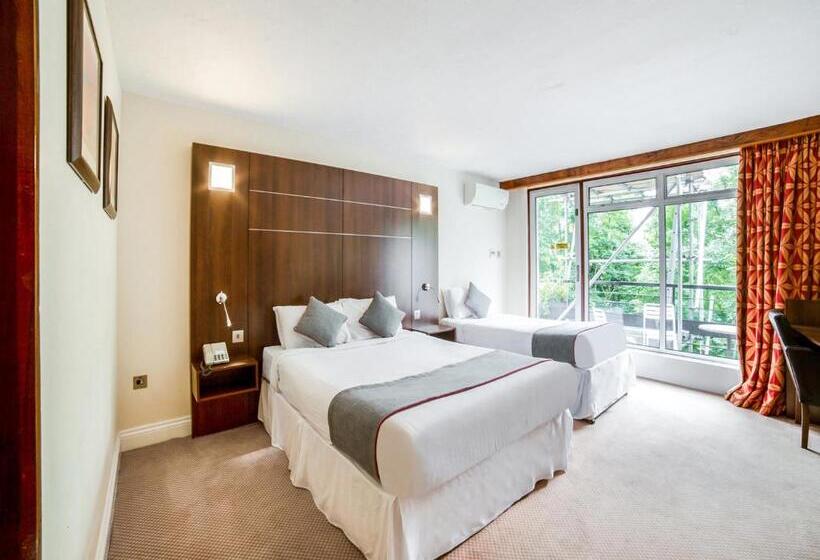 デラックストリプルルーム, The Bridge House