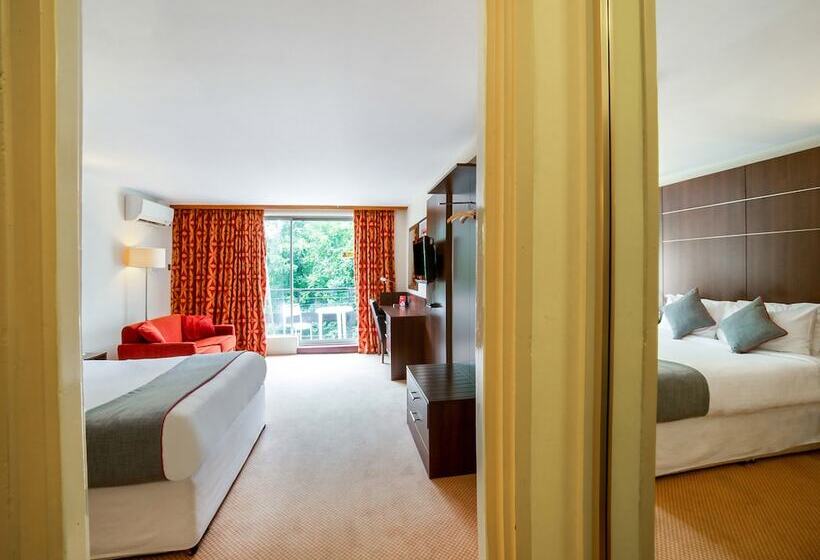 ファミリールーム, The Bridge House