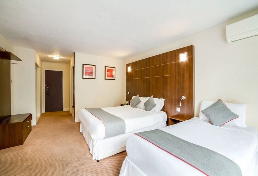 デラックストリプルルーム, The Bridge House