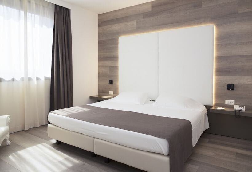 Полулюкс, City Hotel & Suites