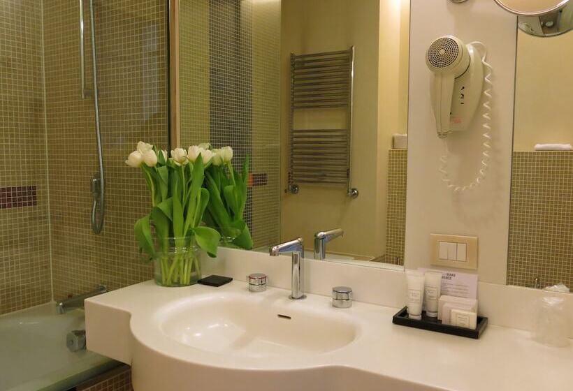 غرفة قياسية ثلاثية, Best Western Plus Hotel Le Favaglie