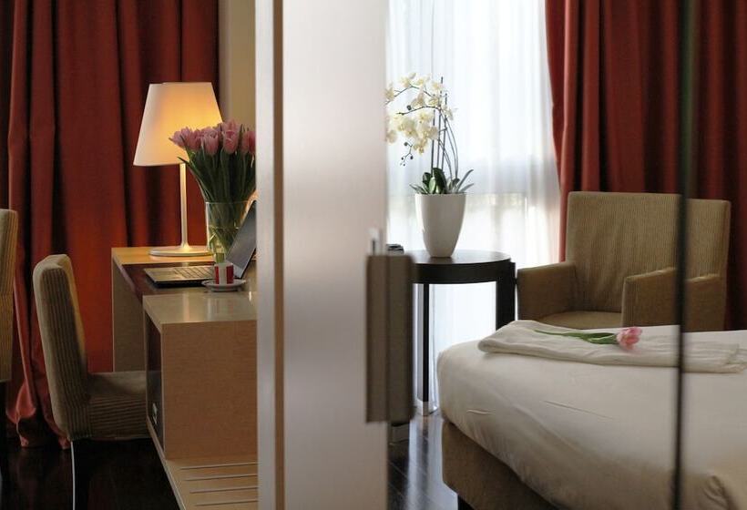 غرفة قياسية ثلاثية, Best Western Plus Hotel Le Favaglie