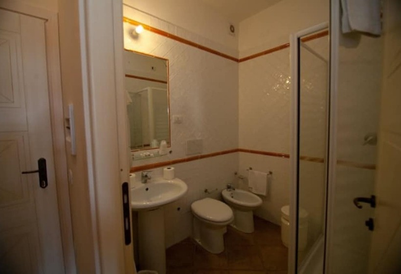 标准三人间, Club Esse Roccaruja