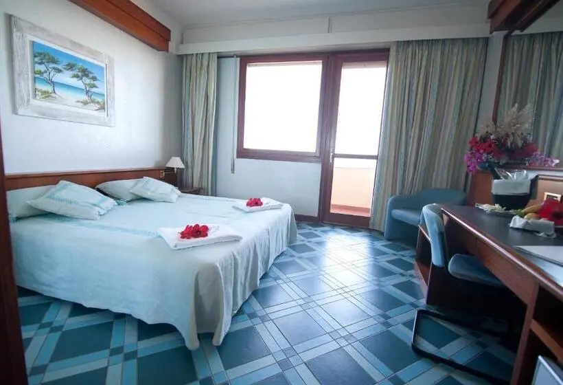 اتاق استاندارد چهار تخته, Club Esse Roccaruja